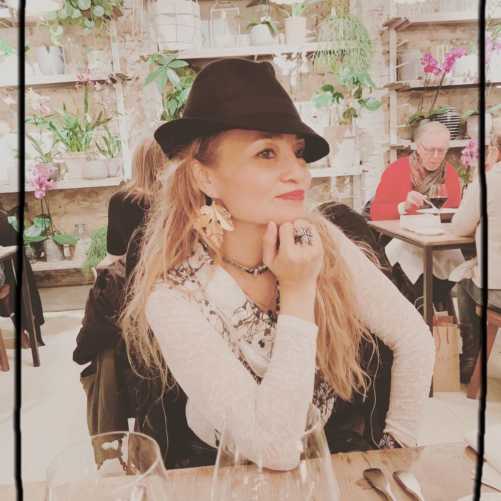 Meet your Posher, Ava